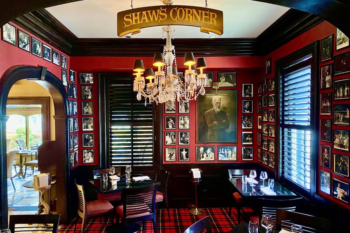 You can tuck into Shaw’s Corner for a quiet tipple after catching a show at the Oban Inn