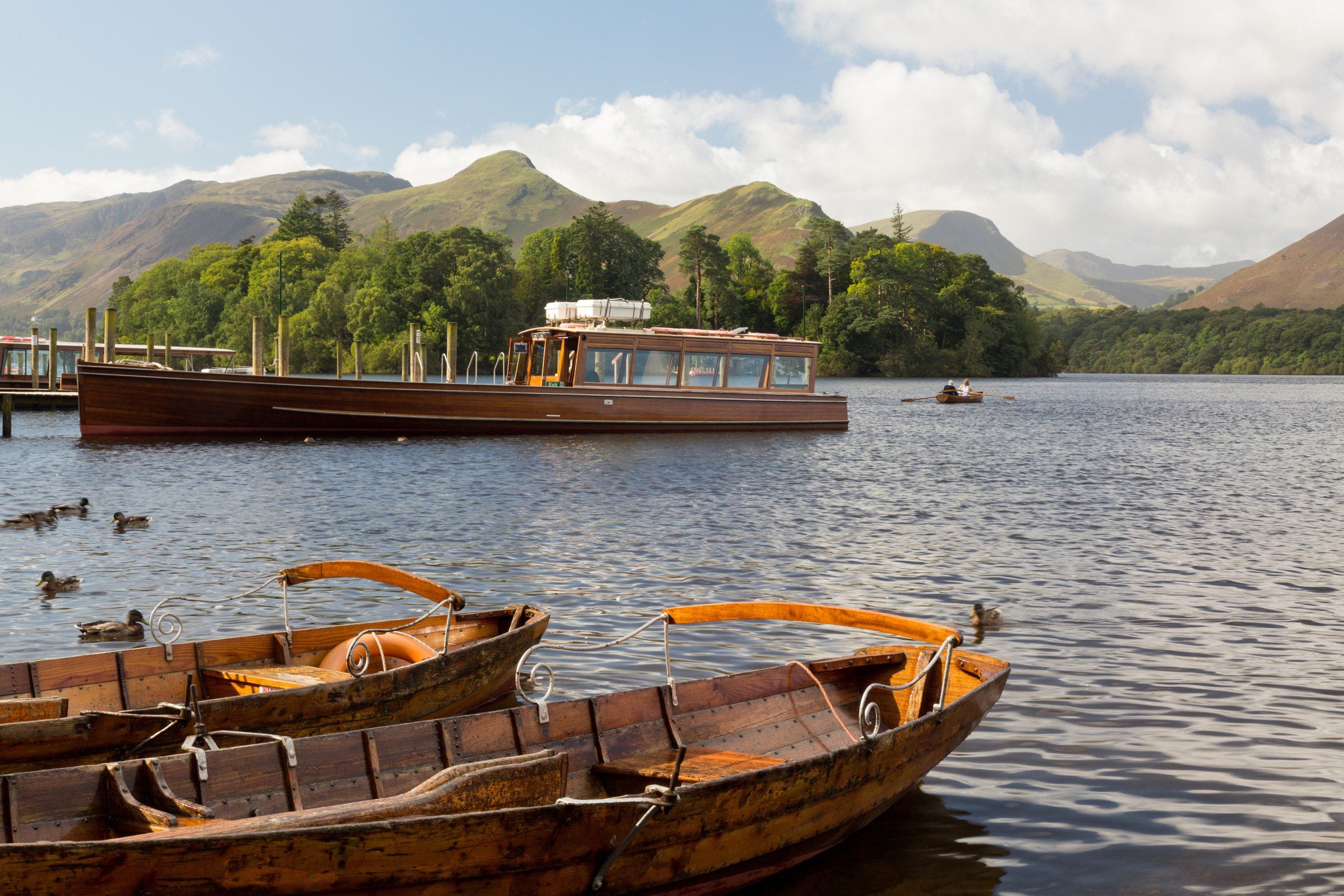 piers-and-boats-on-edge-of-derwentwater-in-english-2026-03-26-11-36-55-utc (1) A rainbow over the South East England countryside