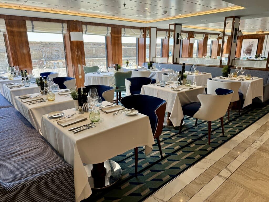 atlas ocean voyages main dining room
