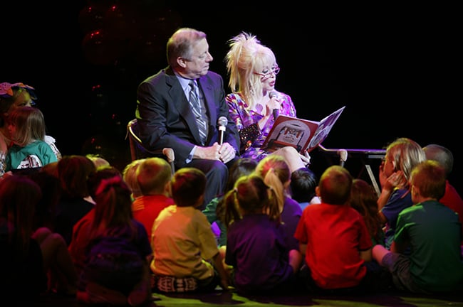 Dolly Parton reading a book to children for her Imagination Library