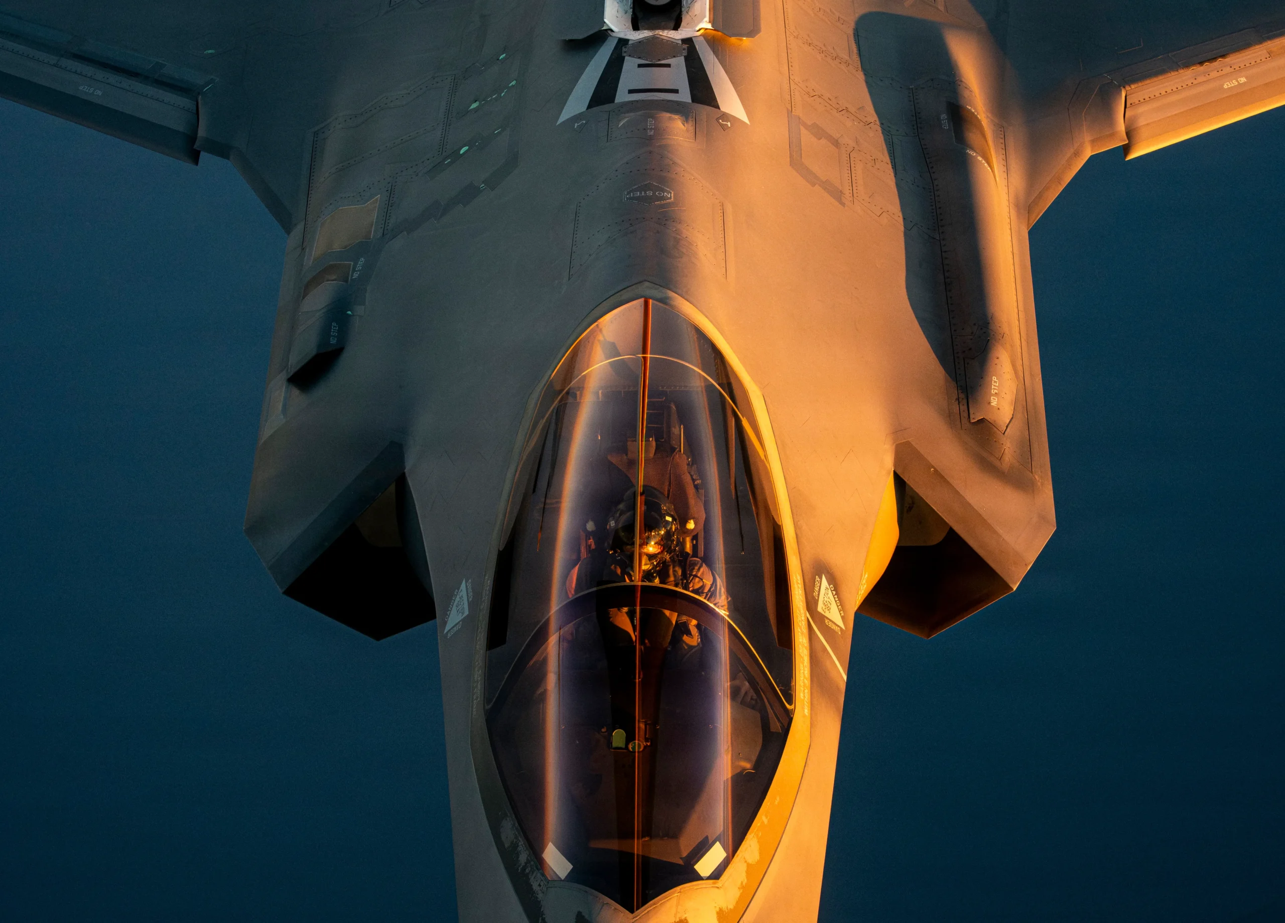 Pentagon, Lockheed agree to 10-year deal for 850 F-35 jets